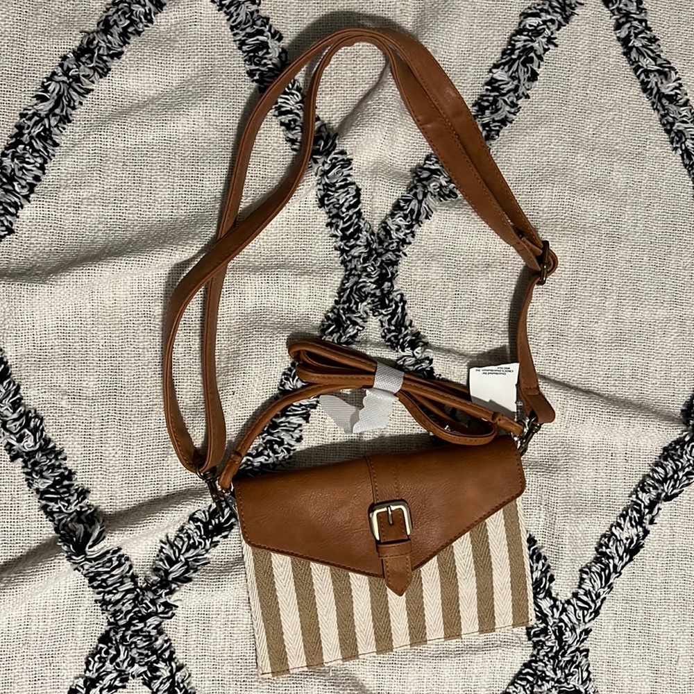 Brown stripe crossbody new with tag. Two removable straps 8”x5.5”